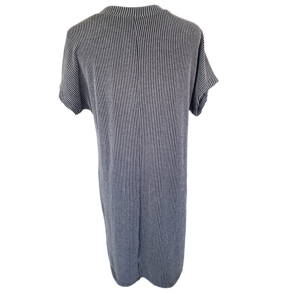 Black and Grey Pinstriped Ribbed Knit T-shirt Shift Dress SIZE Medium LIKE NEW - Picture 2 of 3